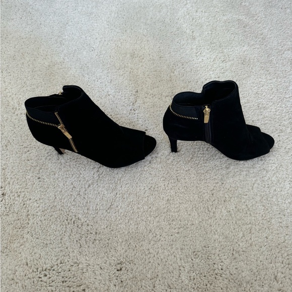 Marc Fisher heel booties - Size 6 - Picture 4 of 9